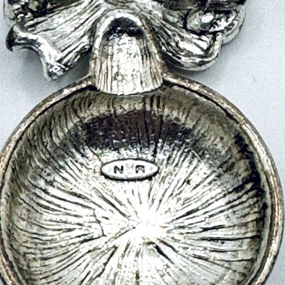 Vintage Nina Ricci Singed NR Ball Ornament Enamel Brooch Pin Christmas Holiday - Picture 3 of 5